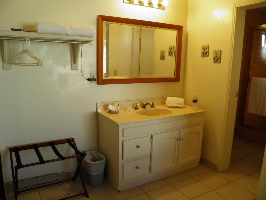 #55 Suite Bungalow Seaside Hotel & Victors RV Park