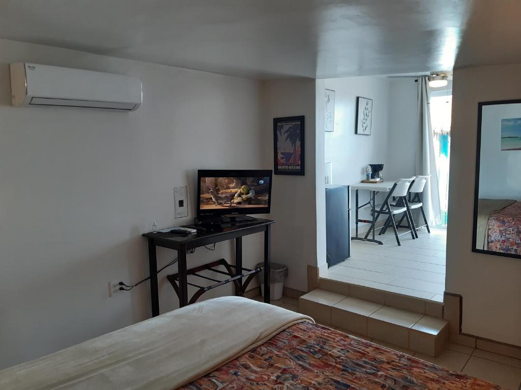#7 Beach Front Private Room