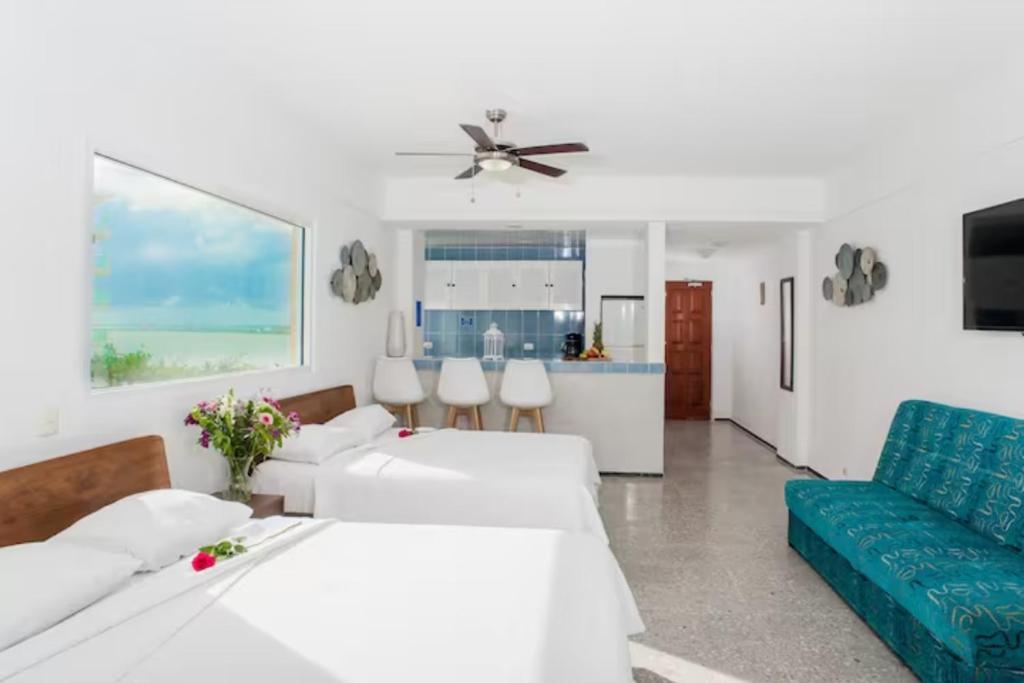 Amazing OceanViews Beachfrt Condo Walk to Eat, Drink, Play Amazing OceanViews Beachfrt Condo Walk to Eat, Drink, Play