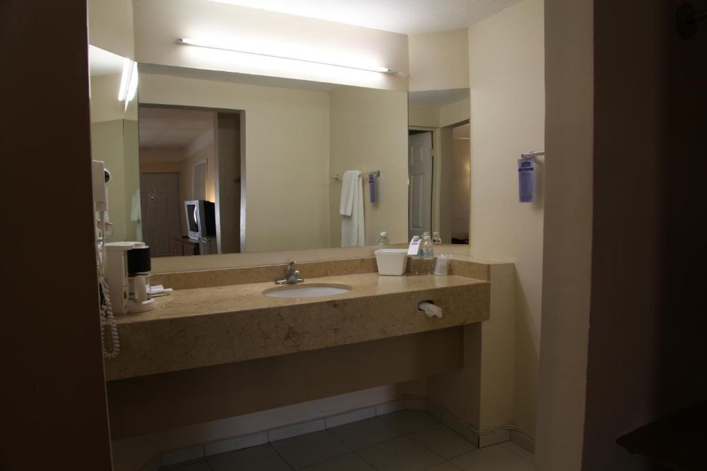 American Inn Hotel & Suites Parral