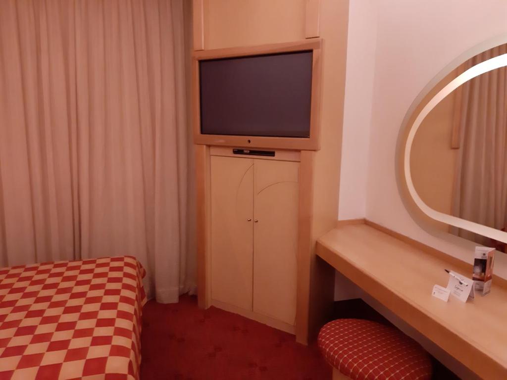 AUTO HOTEL LEGARIA AUTO HOTEL LEGARIA