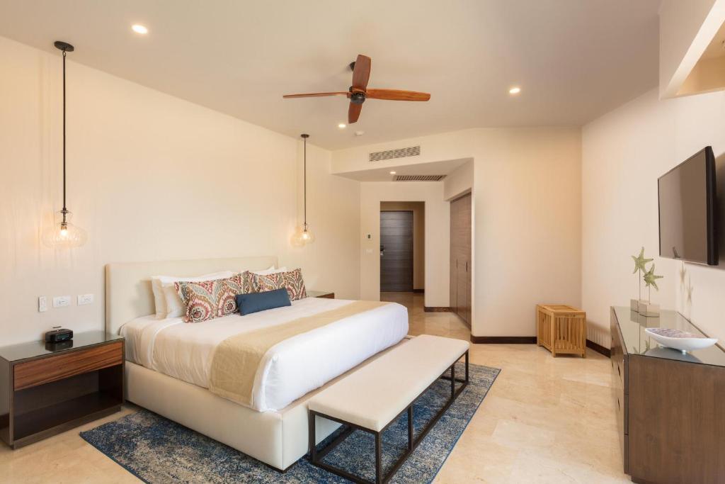Beachfront Luxury Studio in Exclusive Diamante Cabo San Lucas Golf Resort Beachfront Luxury Studio in Exclusive Diamante Cabo San Lucas Golf Resort