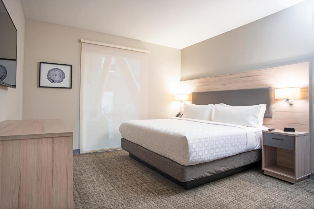Candlewood Suites – Guadalajara Galerias, an IHG Hotel Candlewood Suites - Guadalajara Galerias, an IHG Hotel