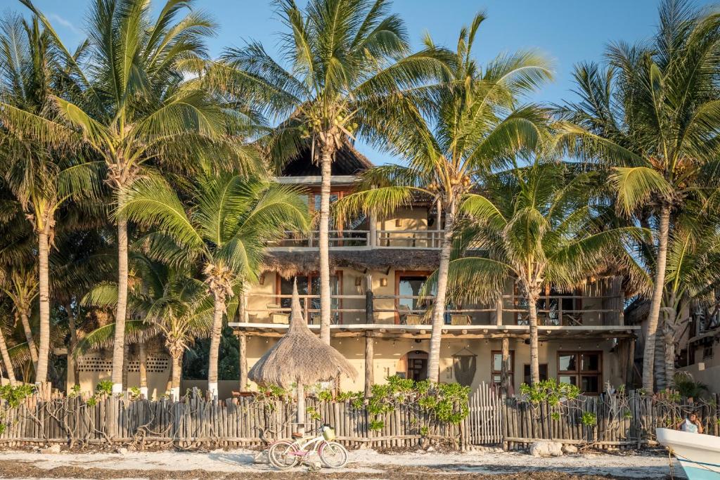 CASA CAT BA Beachfront Boutique Hotel