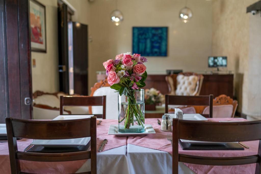 Casa de las Flores Hotel
