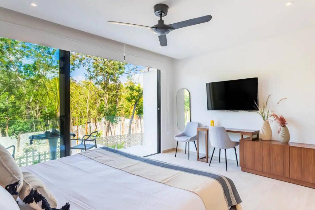 Central Park Lagunas – Luxury Modern Condo with Kitchen Central Park Lagunas - Luxury Modern Condo with Kitchen