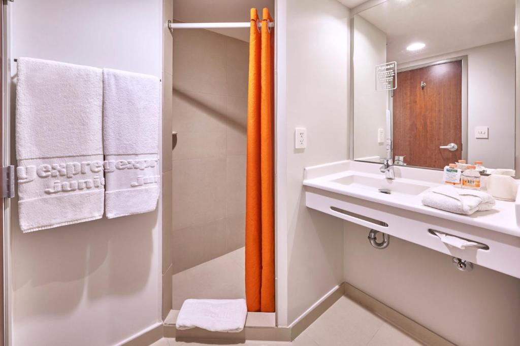 City Express Junior by Marriott Ciudad de México Sullivan