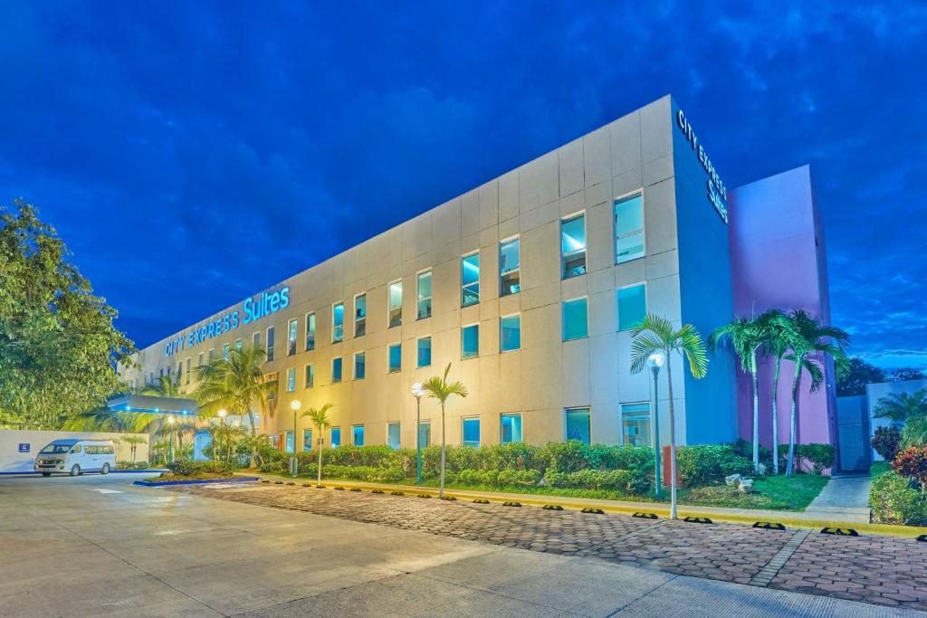 City Express Suites by Marriott Playa del Carmen