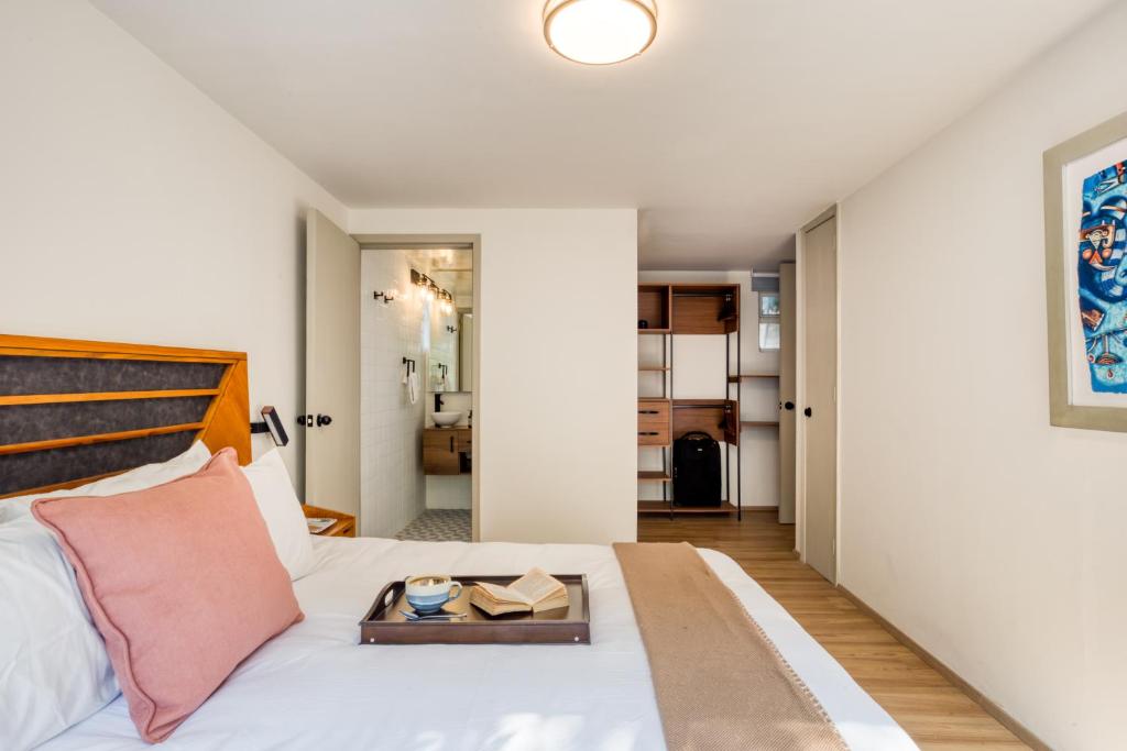 Comfy Apartment with Leafy Views by Tasman