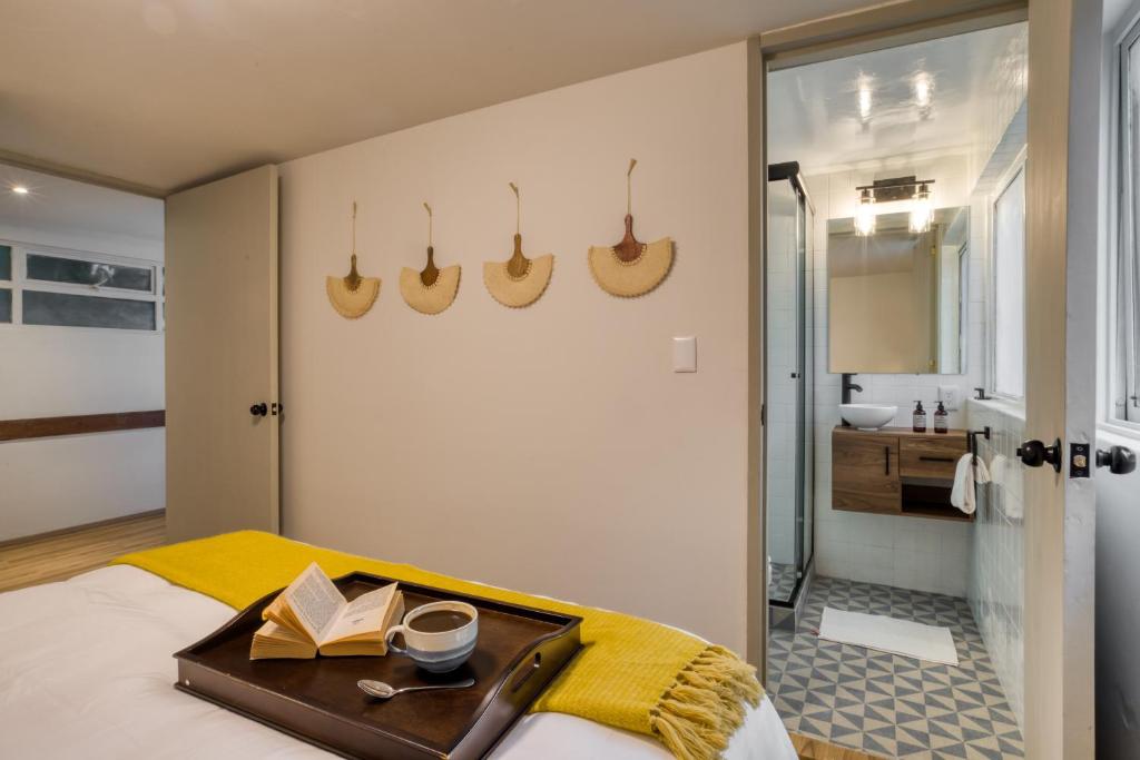 Comfy Apartment with Leafy Views by Tasman