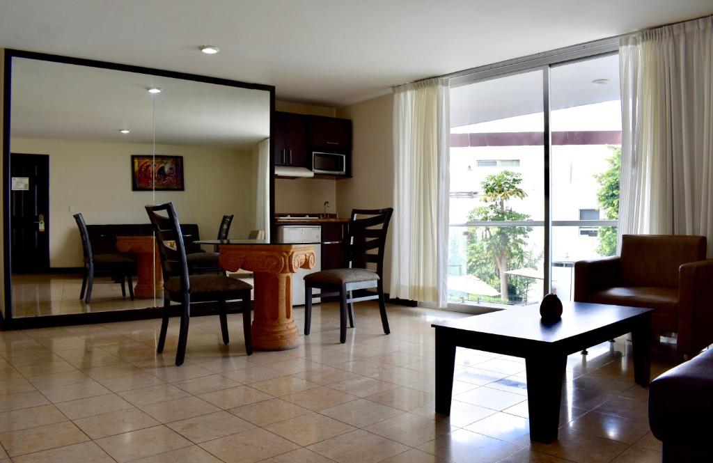 Country Hotel & Suites