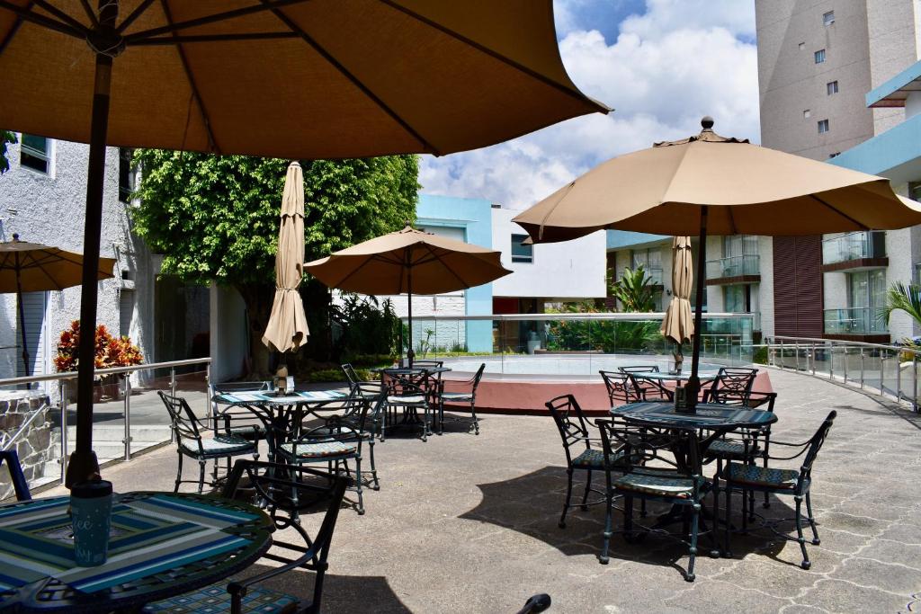 Country Hotel & Suites