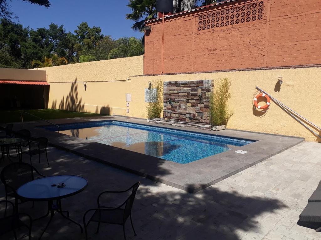 Country Plaza