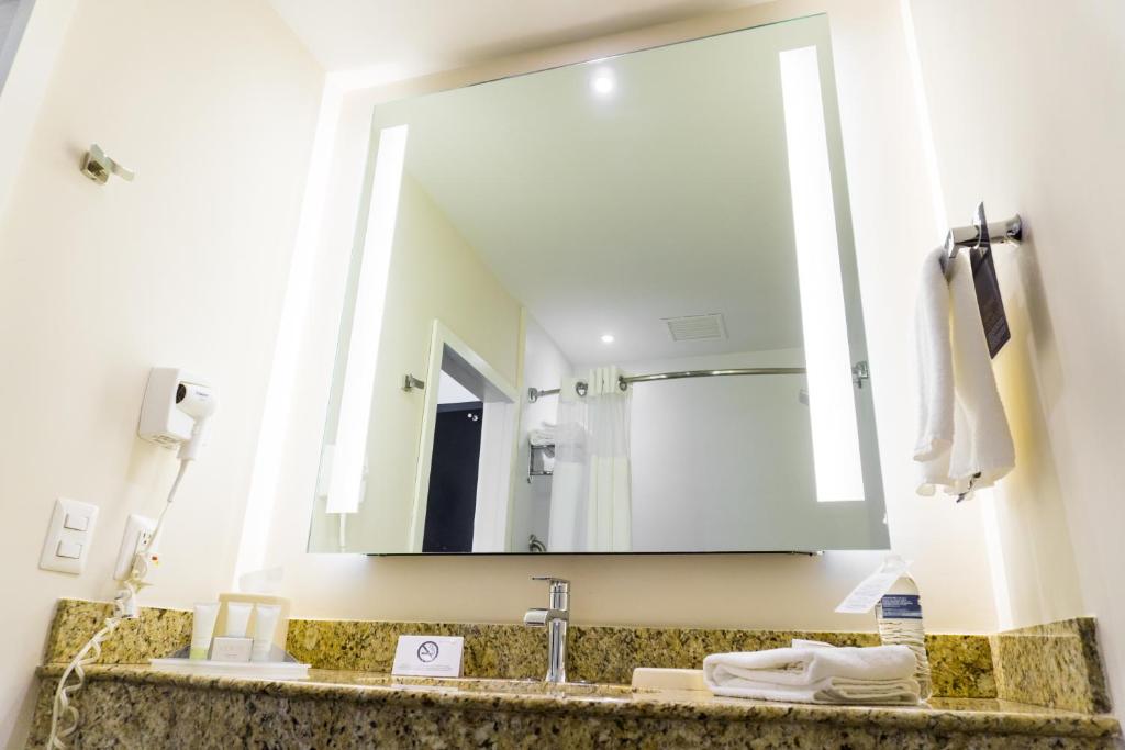 Courtyard by Marriott San Luis Potosi Courtyard by Marriott San Luis Potosi