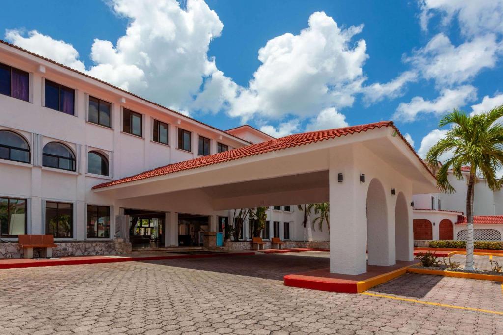 Cozumel Hotel & Resort Trademark Collection by Wyndham Cozumel Hotel & Resort Trademark Collection by Wyndham