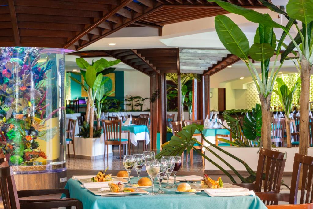 Crown Paradise Club Cancun – All Inclusive Crown Paradise Club Cancun - All Inclusive