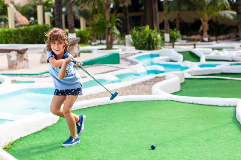 Crown Paradise Club Cancun – All Inclusive Crown Paradise Club Cancun - All Inclusive
