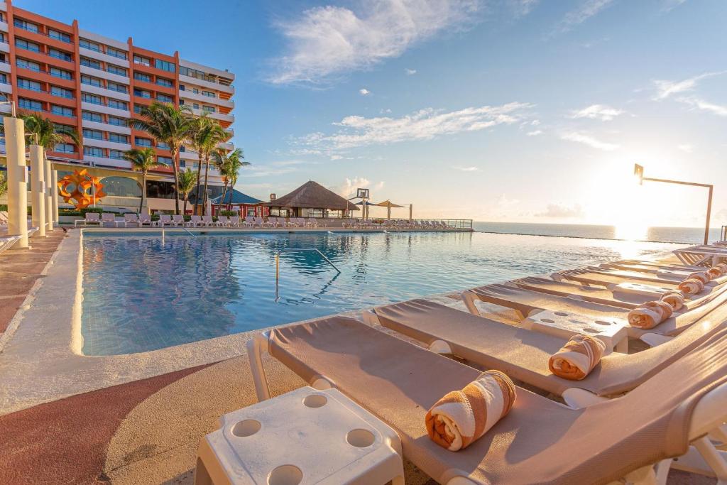 Crown Paradise Club Cancun – All Inclusive Crown Paradise Club Cancun - All Inclusive