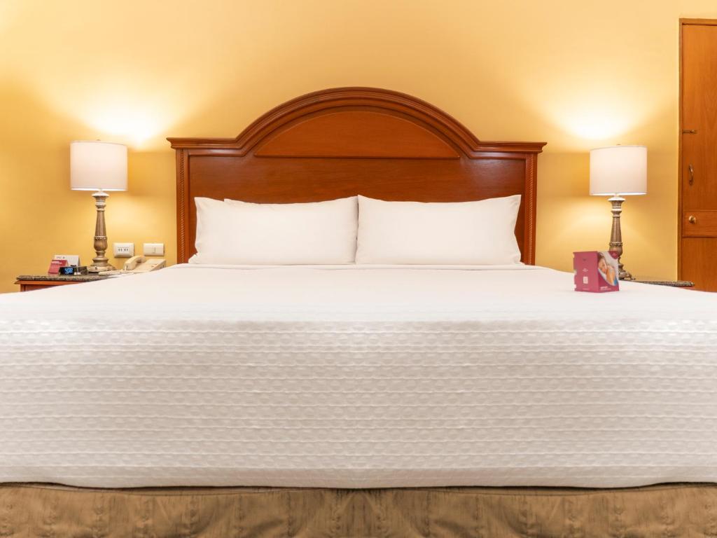 Crowne Plaza Hotel Monterrey, an IHG Hotel Crowne Plaza Hotel Monterrey, an IHG Hotel