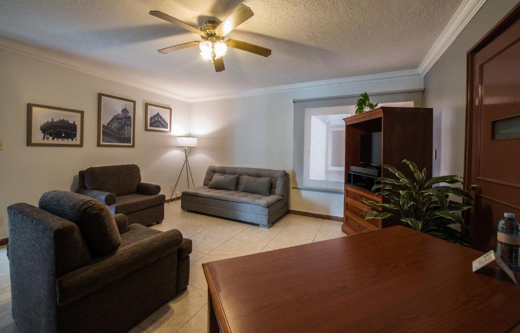 Del Marques Hotel and Suites