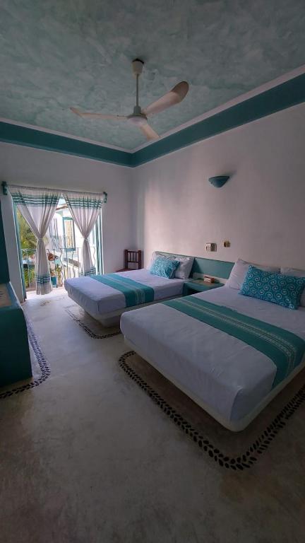 Delphinus Inn