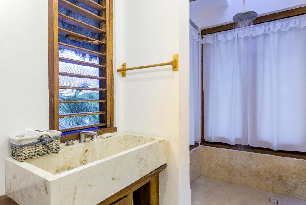 DK Luxury Ocean Front Villa - Adults Only