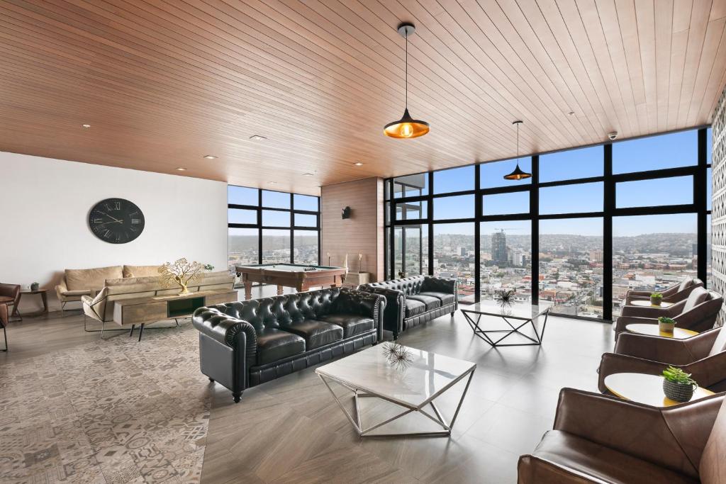Downtown Apartment with Balcony City View, Gym & Lounge Downtown Apartment with Balcony City View, Gym & Lounge