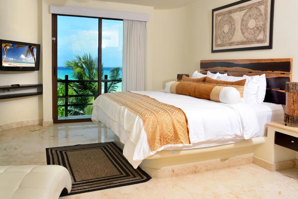 El Taj Oceanfront and Beachside Condo Hotel El Taj Oceanfront and Beachside Condo Hotel