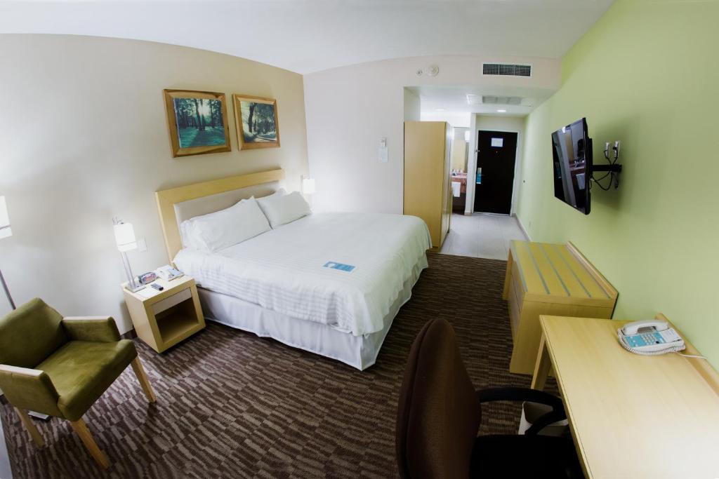 Excellence Express & Suites Excellence Express & Suites