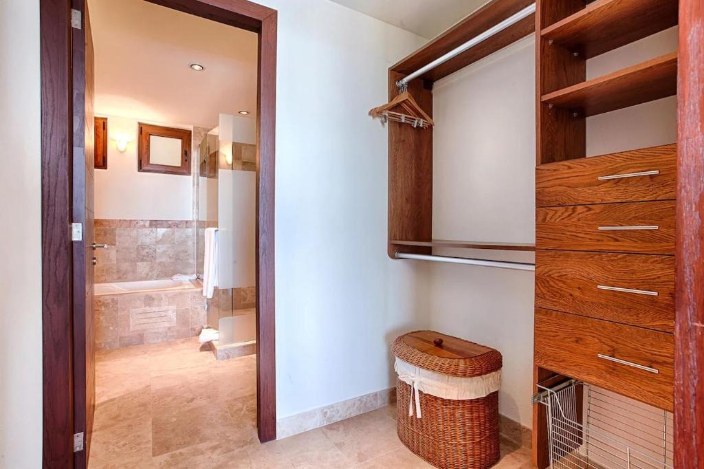 Family Suites and Villas at B Nayar Complex Family Suites and Villas at B Nayar Complex