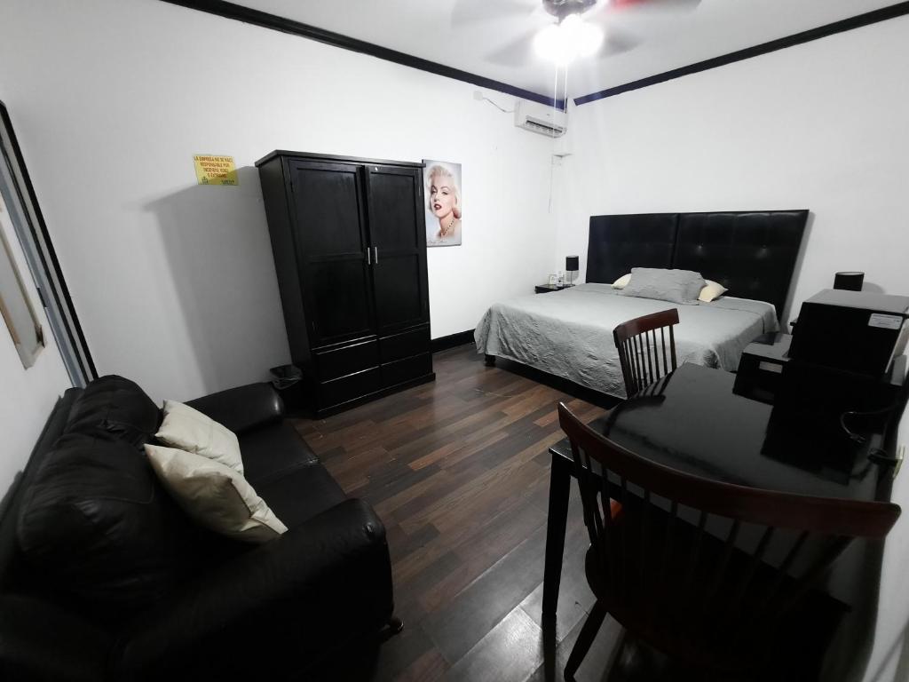 Garcias Suites y Hotel Garcias Suites y Hotel