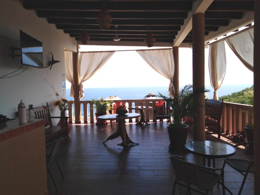 Gloria's Hotel