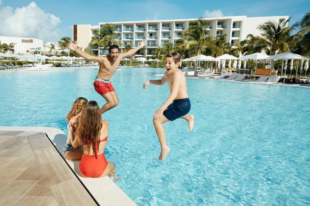 Grand Palladium Costa Mujeres Resort & Spa – All Inclusive Grand Palladium Costa Mujeres Resort & Spa - All Inclusive