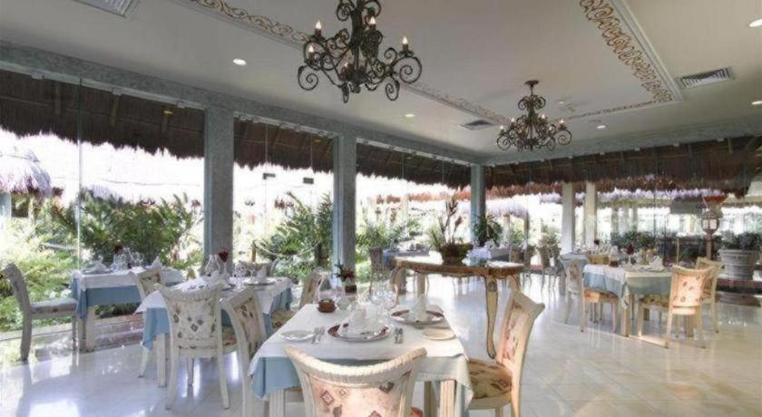 Grand Palladium Riviera Resort and Spa – All Inclusive Grand Palladium Riviera Resort and Spa - All Inclusive
