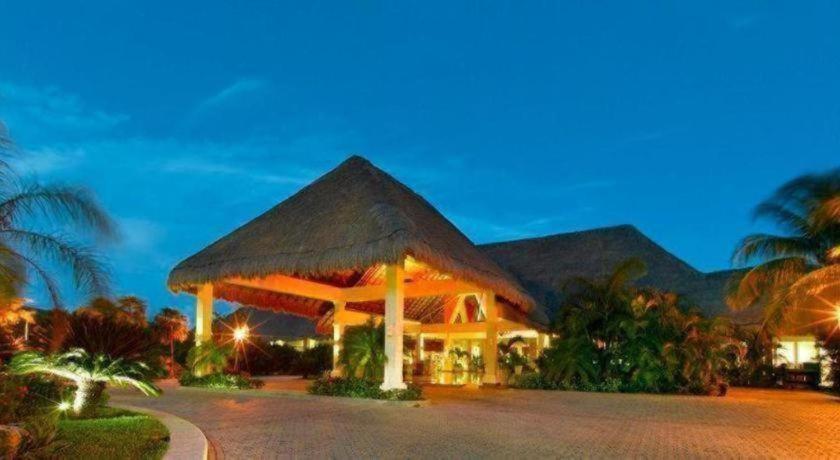Grand Palladium Riviera Resort and Spa – All Inclusive Grand Palladium Riviera Resort and Spa - All Inclusive