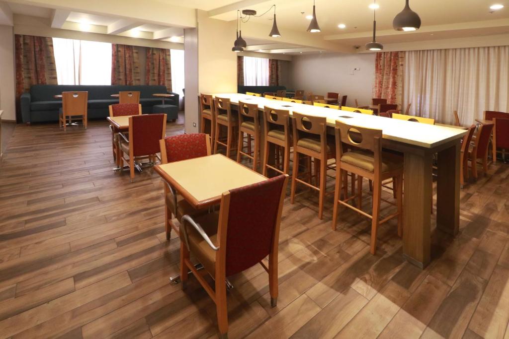 Hampton by Hilton Chihuahua Hampton by Hilton Chihuahua