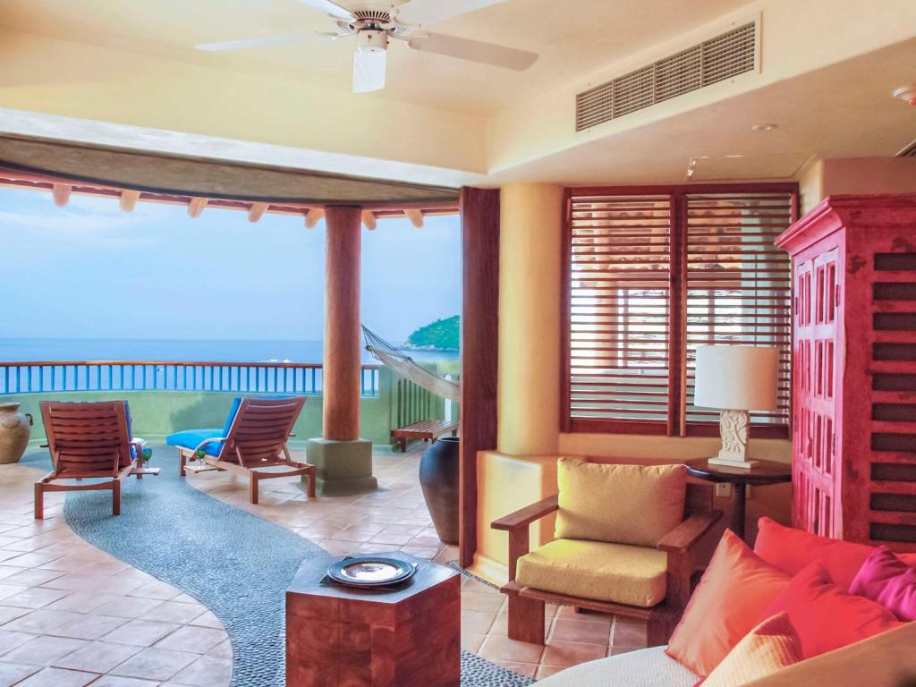 Hilton Grand Vacations Club Zihuatanejo Hilton Grand Vacations Club Zihuatanejo
