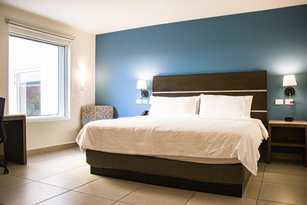 Holiday Inn Express Merida Centro, an IHG Hotel Holiday Inn Express Merida Centro, an IHG Hotel