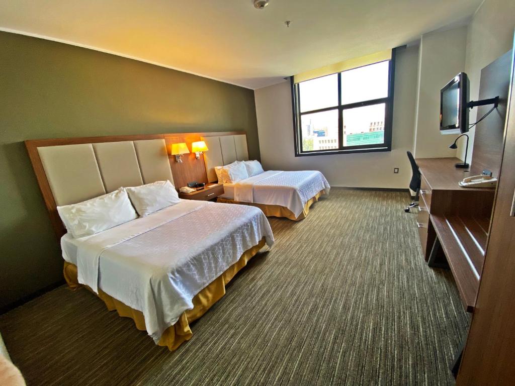 Holiday Inn Express Mexico Santa Fe, an IHG Hotel Holiday Inn Express Mexico Santa Fe, an IHG Hotel