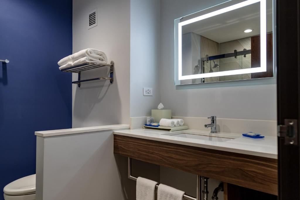 Holiday Inn Express & Suites - Ensenada Centro, an IHG Hotel