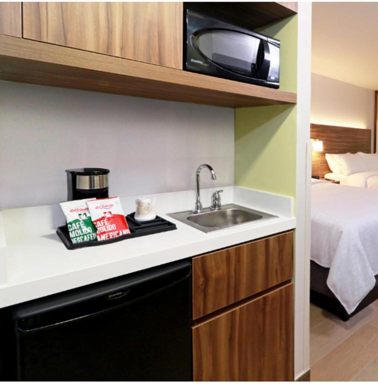 Holiday Inn Express & Suites – Playa del Carmen, an IHG Hotel Holiday Inn Express & Suites - Playa del Carmen, an IHG Hotel