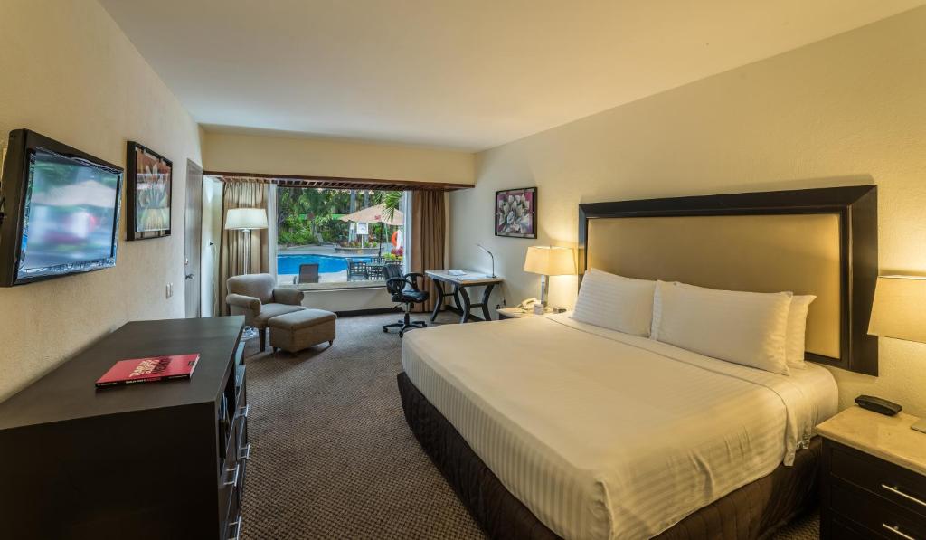 Holiday Inn Guadalajara Expo Plaza del Sol, an IHG Hotel Holiday Inn Guadalajara Expo Plaza del Sol, an IHG Hotel
