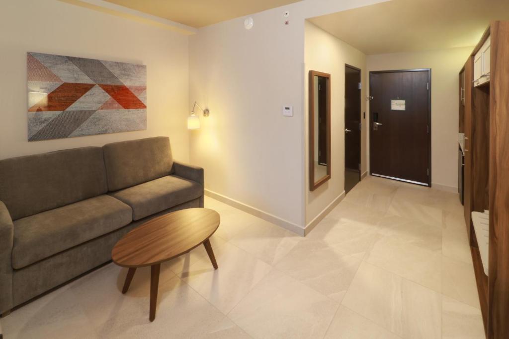 Holiday Inn & Suites – Monterrey Apodaca Zona Airport, an IHG Hotel Holiday Inn & Suites - Monterrey Apodaca Zona Airport, an IHG Hotel
