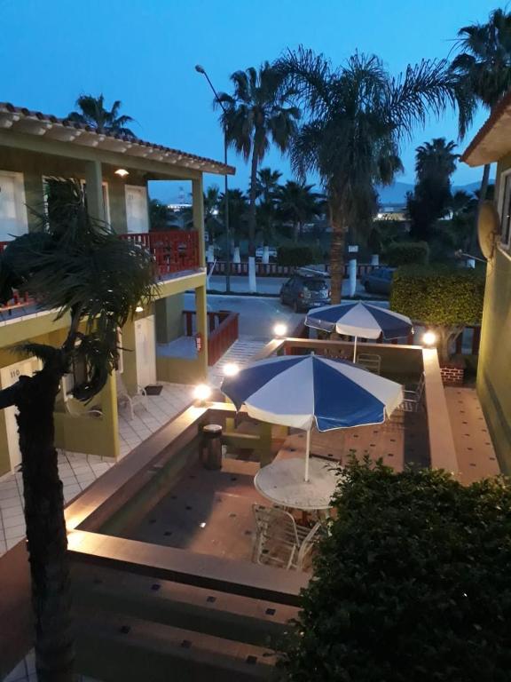 HOTEL AZTECA INN