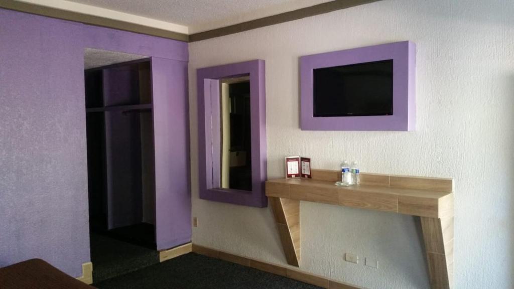 HOTEL AZTECA INN