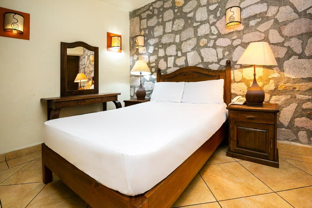 Hotel Casa del Virrey & Suites