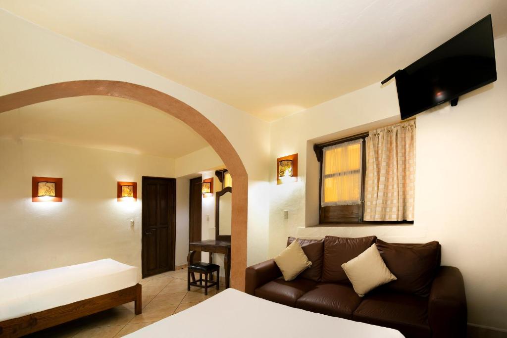 Hotel Casa del Virrey & Suites