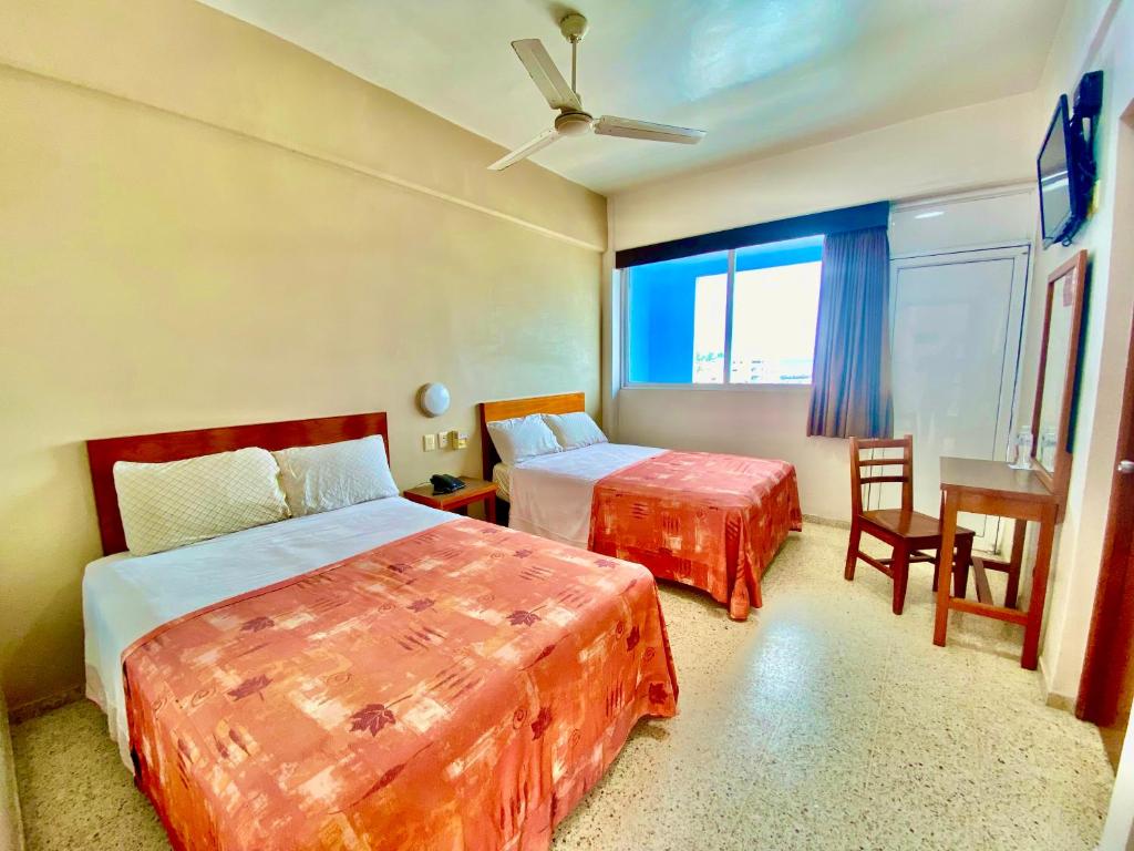 Hotel Delfines – a 2 calles del Acuario Veracruz Hotel Delfines - a 2 calles del Acuario Veracruz