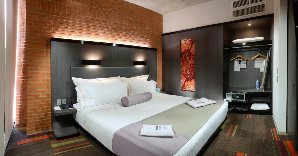 Hotel Guadalajara Country Club by HNF