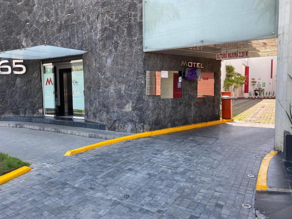 HOTEL M ELITE ROJO HOTEL M ELITE ROJO